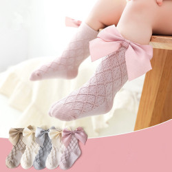 جوارب أطفال ناعمة مزينة بفيونكة