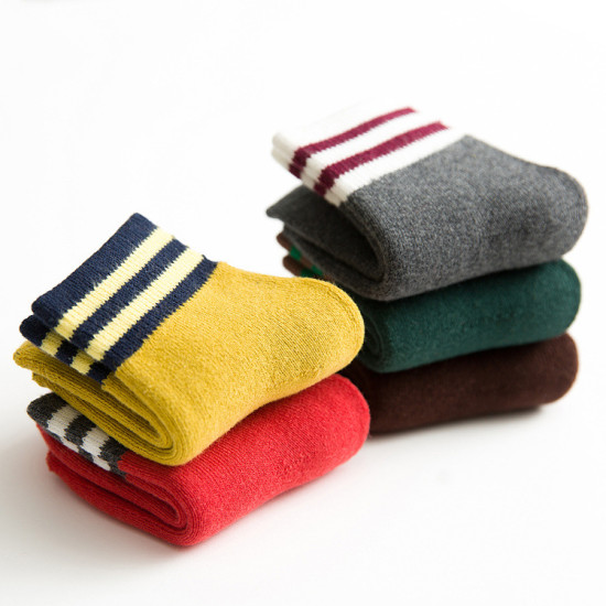 جوارب أطفال جديدة دافئة للخريف والشتاء ناعمة مخططة سادة للأولاد والبنات قابلة للتهوية سميكة بنقشة رسوم متحركة