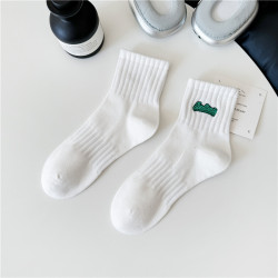جوارب بيضاء رجالية ربيعية وصيفية جوارب قصير قطنية ماصة للرطوبة رياضية جوارب متوسطة الطول مطرزة بحروف