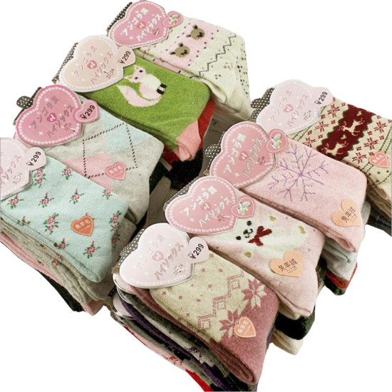 KTS405 علبة هدايا شتوية مخصصة للسيدات جوارب صوفية سميكة دافئة مزينة برسومات كرتونية كورية على شكل أرنب جوارب من صوف الكشمير