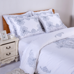 Premium 100% Cotton Bedding Set - Luxury EmbroideryPerforated for Bedroom