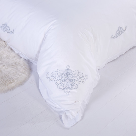 Premium 100% Cotton Bedding Set - Luxury EmbroideryPerforated for Bedroom